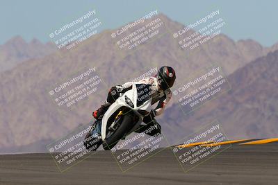 media/Oct-03-2022-Moto Forza (Mon) [[5f077a3730]]/Intermediate Group/Session 4 (Turn 9)/